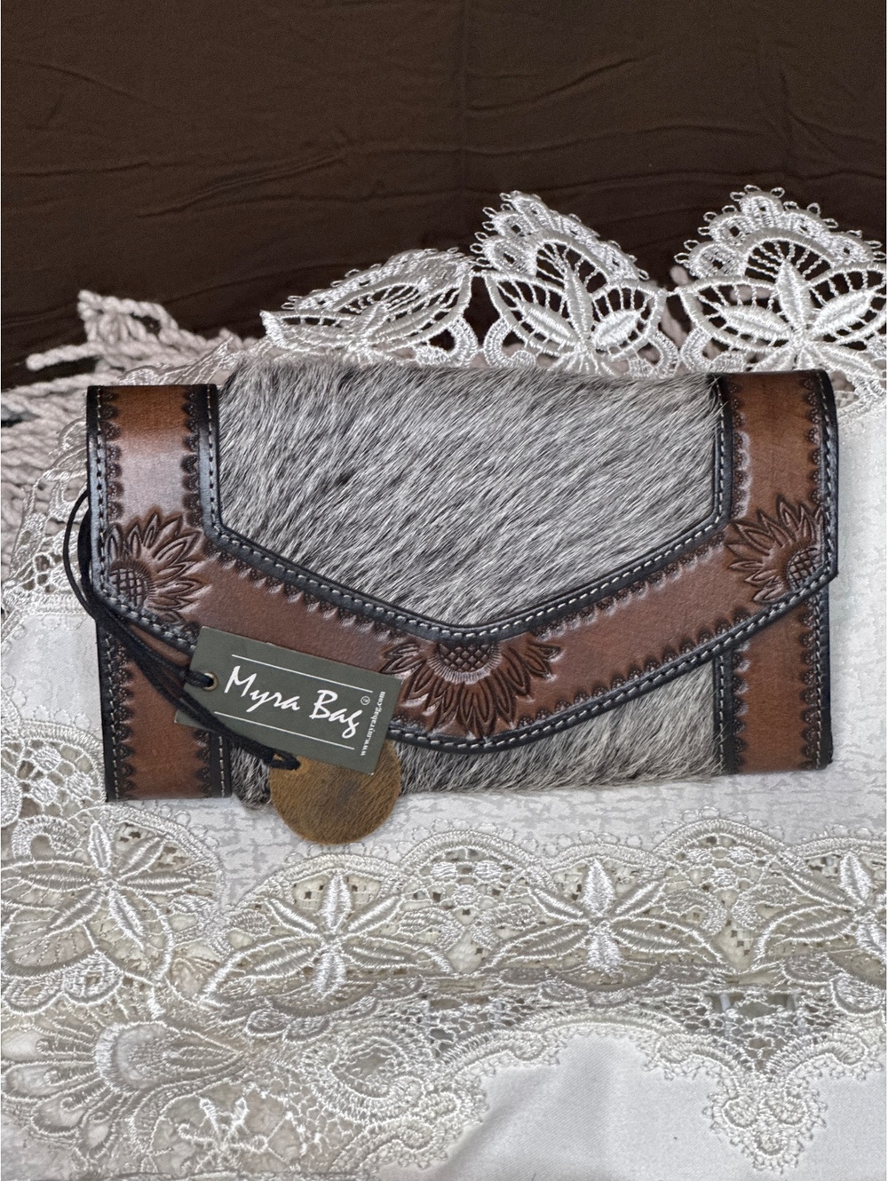 Myra clutch - Picture 1 of 3
